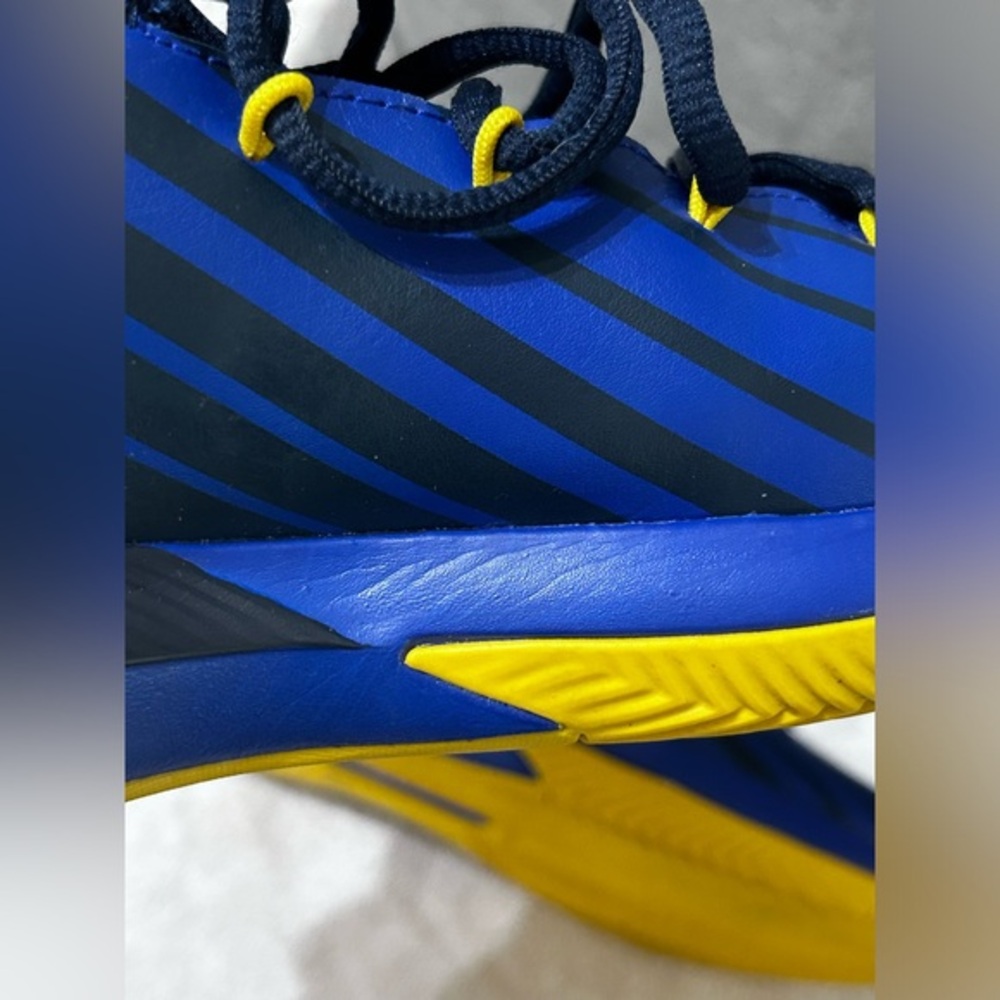 Under armour youth lockdown blue and yellow‎ sneakers size 6, barely worn - Picture 8 of 15
